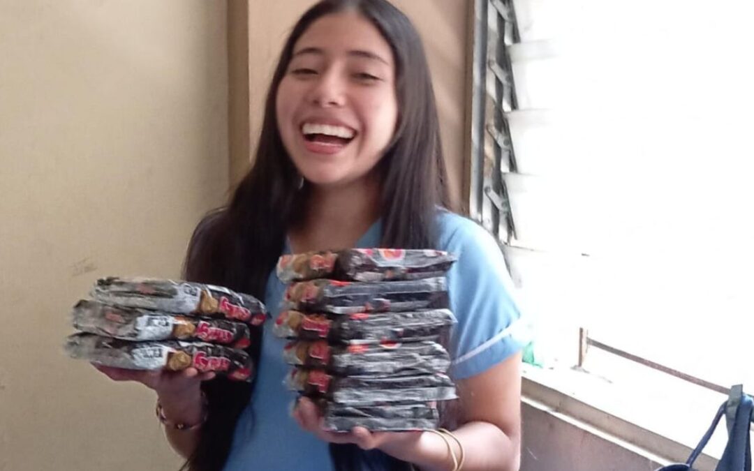 Melany, the Scholarship Student Forced to Trade the Classroom for a Cell — Melany, la estudiante becada obligada a cambiar el aula por una celda
