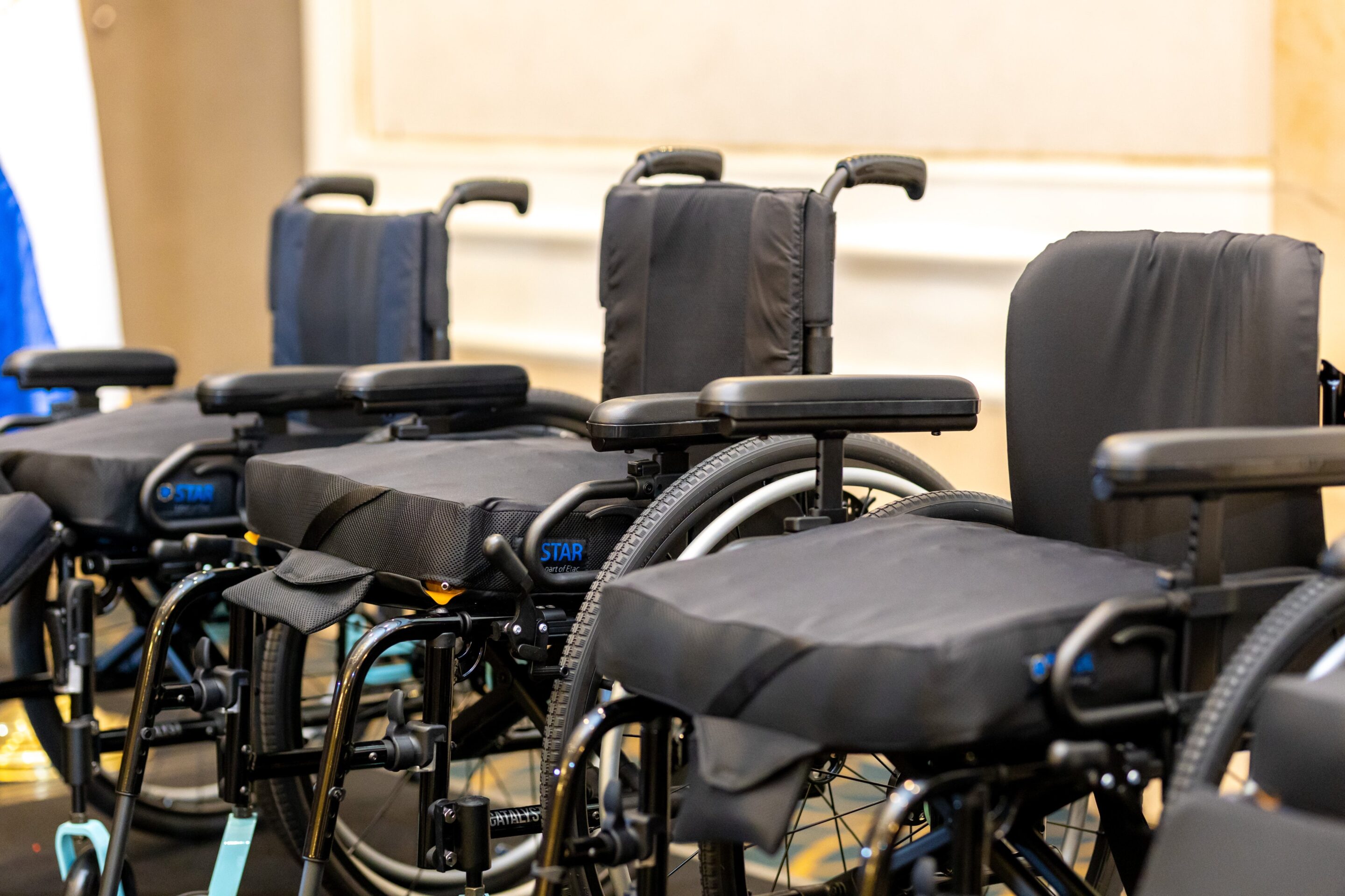 INABVE Acquired 125 Wheelchairs Valued at Half a Million Dollars; Agency President Says They Are “Custom-Made” — INABVE adquirió 125 sillas de rueda valoradas en medio millón de dólares; presidente del ente dijo que “son hechas a medida”
