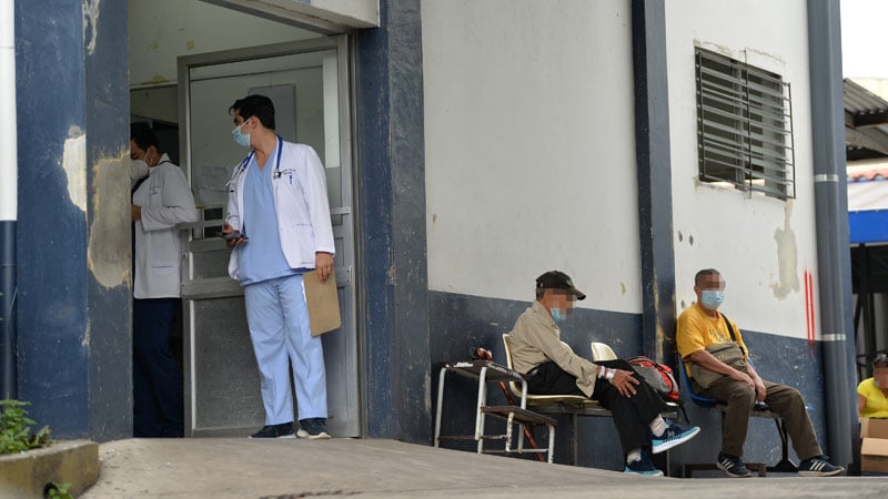 “They Drove Us to Despair”: This Is How 40 Specialists from the Rosales Hospital Resigned — “Nos desesperaron”: Así fue la renuncia de 40 especialistas del Hospital Rosales