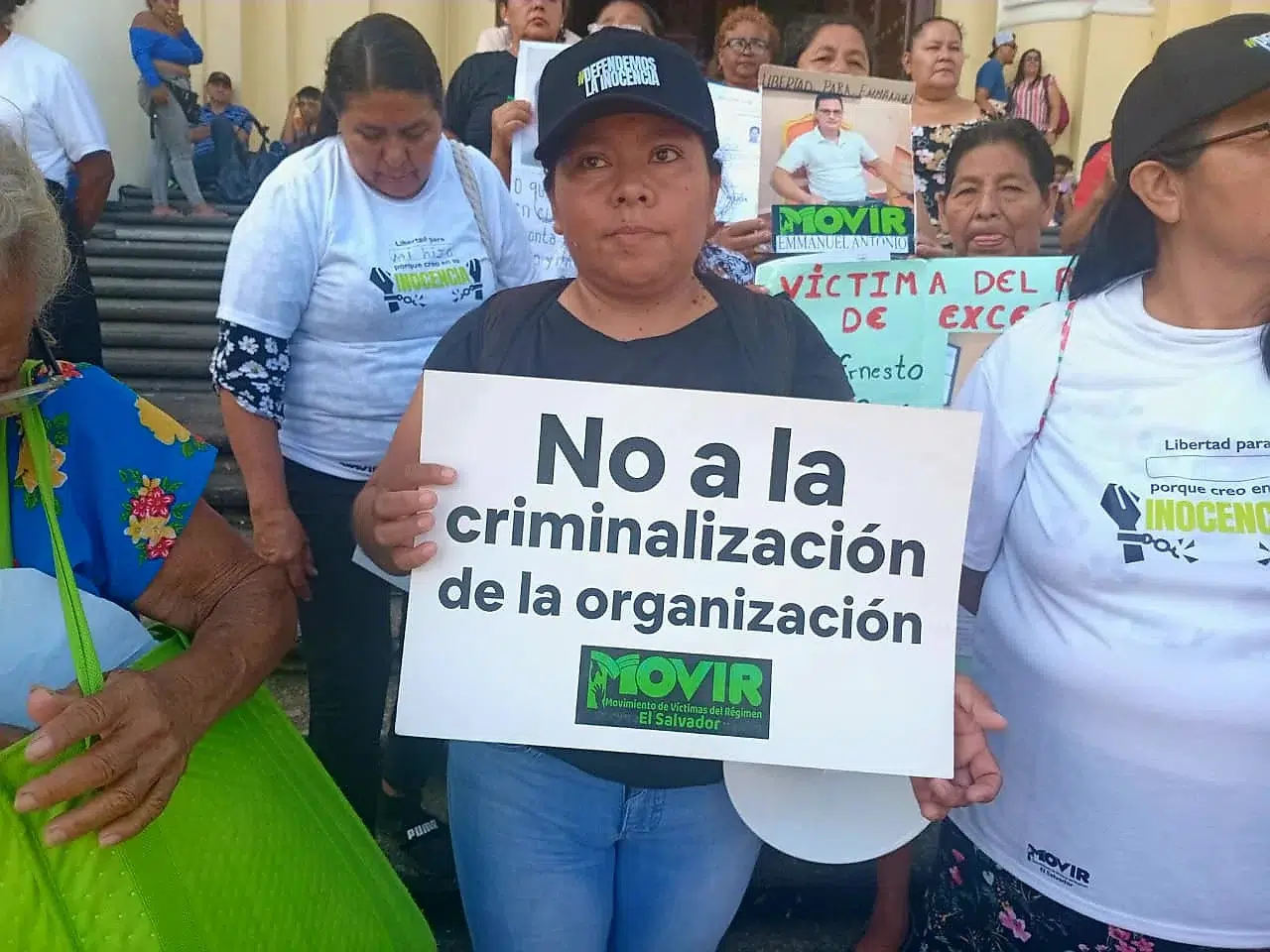 MOVIR Delivers Letter to San Salvador Archbishop, Urge Him to Speak Out on Innocent Detainees — MOVIR entrega escrito al arzobispo de San Salvador, solicitando que se pronuncie ante las capturas