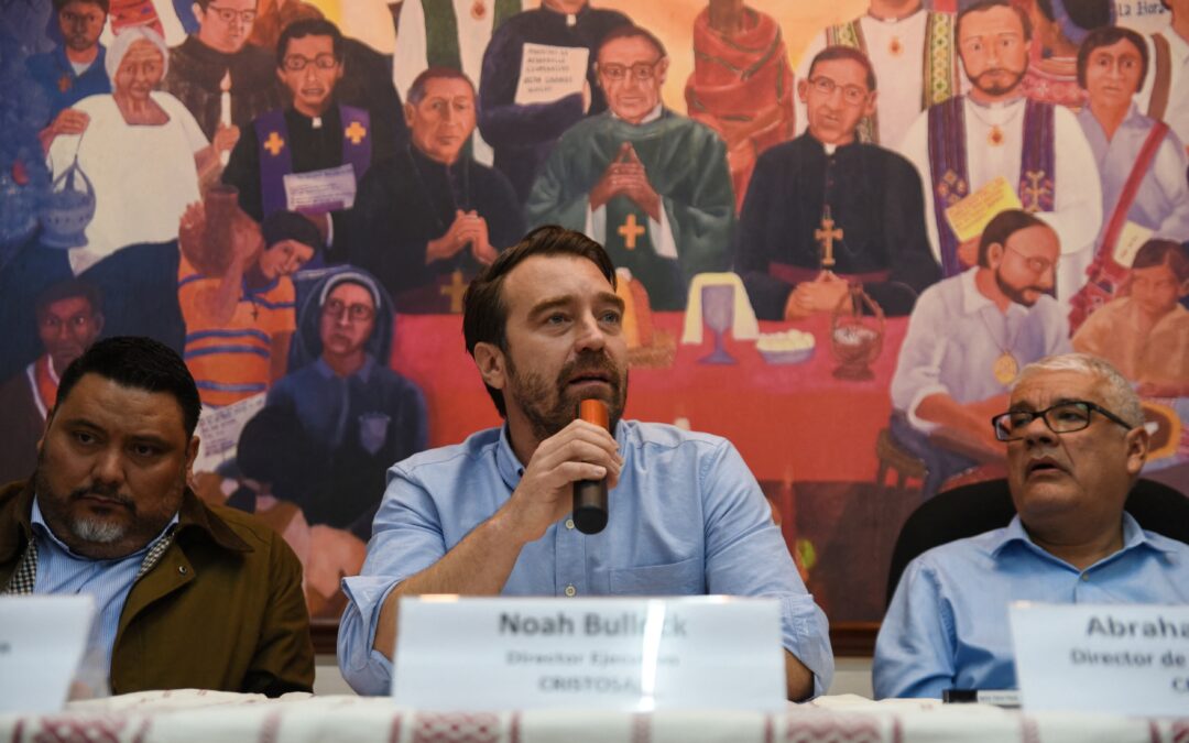 “We Had to Choose Between Prison or Exile”: Cristosal, El Salvador’s Leading Humanitarian Organization, Flees the Country — “Tuvimos que decidir entre la cárcel o el exilio”: Cristosal, la principal organización humanitaria de El Salvador, abandona el país