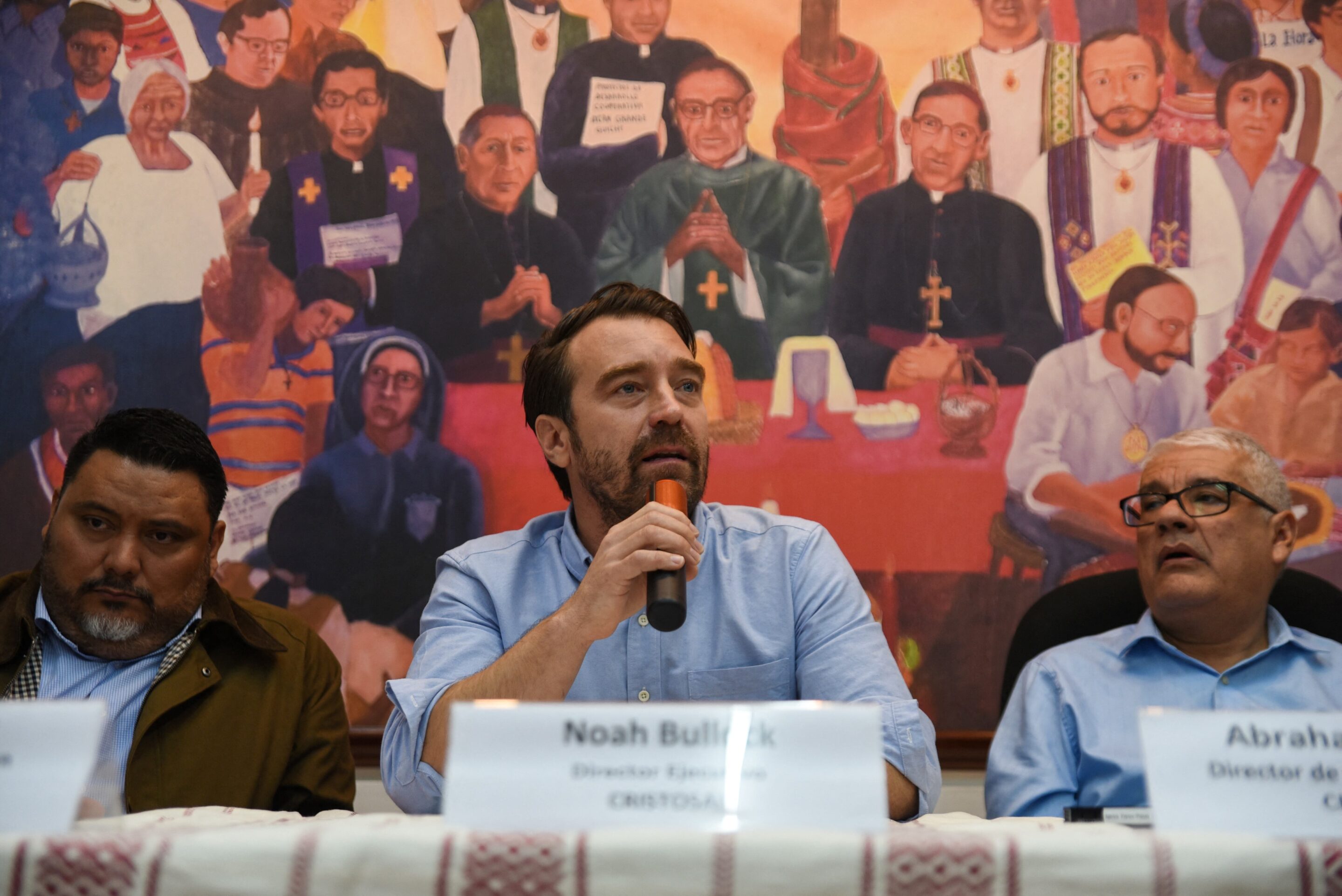 “We Had to Choose Between Prison or Exile”: Cristosal, El Salvador’s Leading Humanitarian Organization, Flees the Country — “Tuvimos que decidir entre la cárcel o el exilio”: Cristosal, la principal organización humanitaria de El Salvador, abandona el país