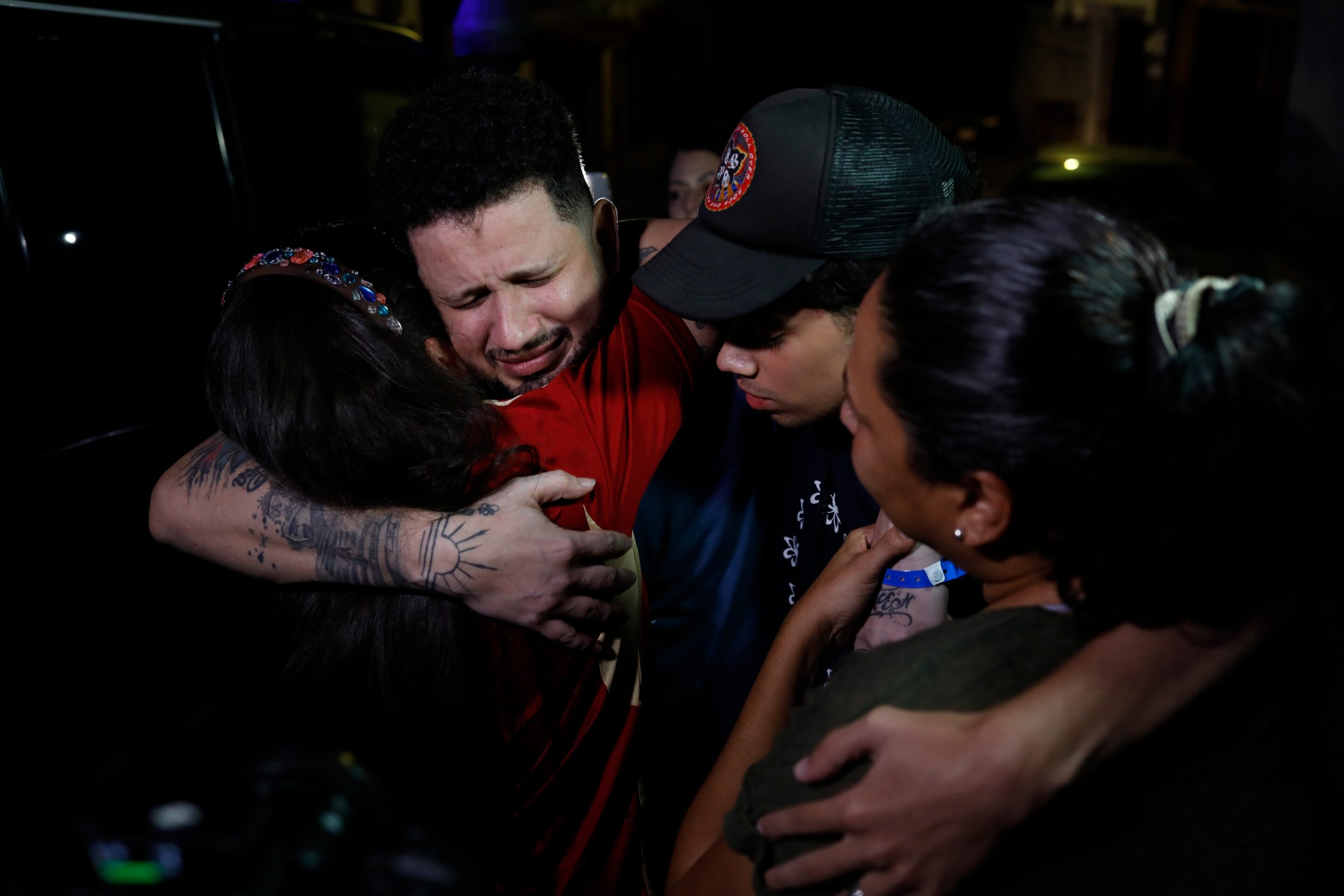 U.S. deportees, freed from Salvadoran prison, describe ‘horror movie’ — Deportados por EE. UU., liberados de una prisión salvadoreña, describen una ‘película de terror’
