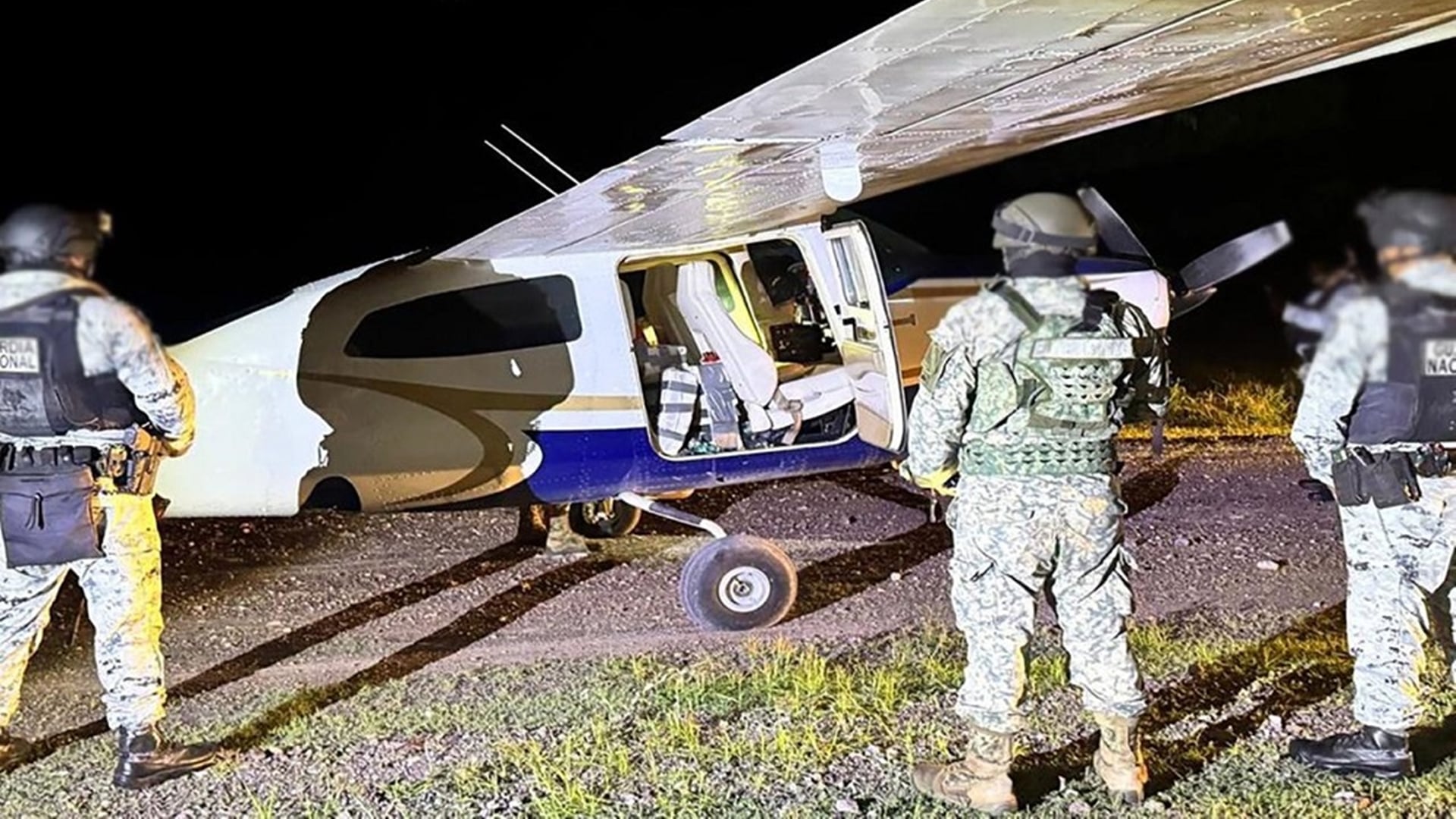 Authorities in Colima seize aircraft carrying more than 90 million pesos in cocaine from El Salvador — Aseguran en Colima avioneta que transportaba más de 90 millones de pesos en cocaína desde El Salvador