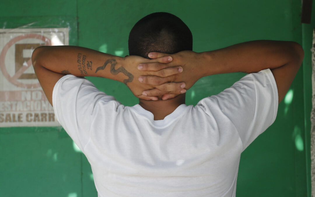 Between Security and Silence, El Salvador Weighs the True Cost of Bukele’s Crackdown — Entre la seguridad y el silencio, El Salvador sopesa el verdadero costo de la represión de Bukele