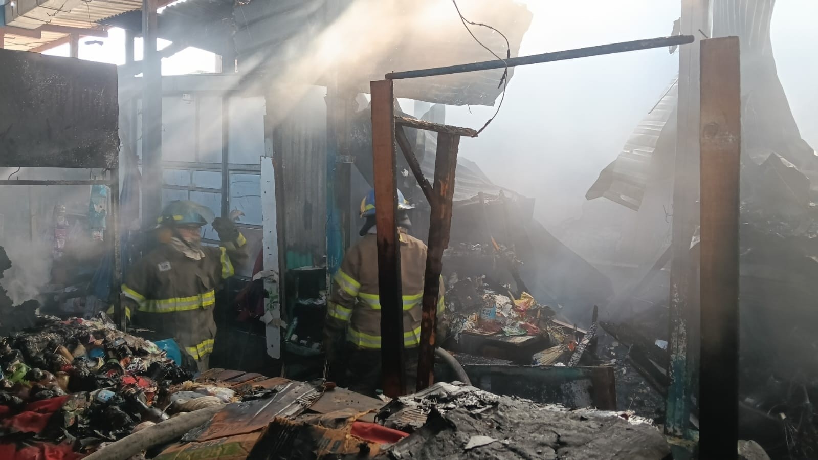 At Least Three Fires Ravage Salvadoran Markets Over the Past Year — Al menos tres incendios en mercados salvadoreños en el último año