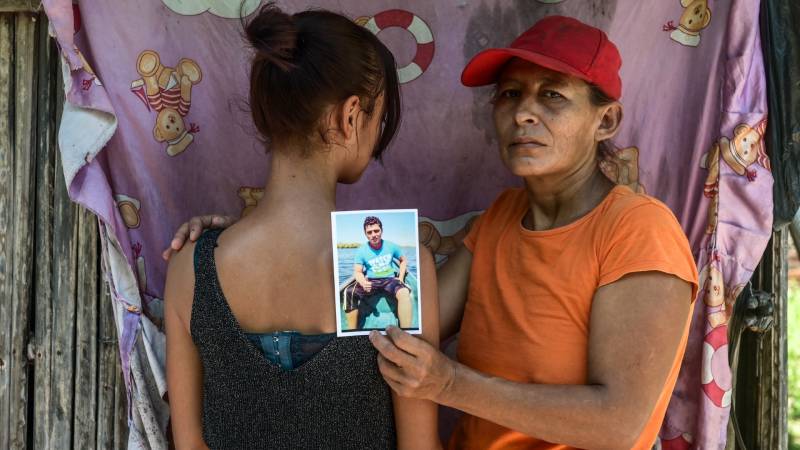 The 17 Residents of El Espíritu Santo Island Still Awaiting Their Freedom — Los 17 habitantes de la isla El Espíritu Santo que aún esperan por su libertad