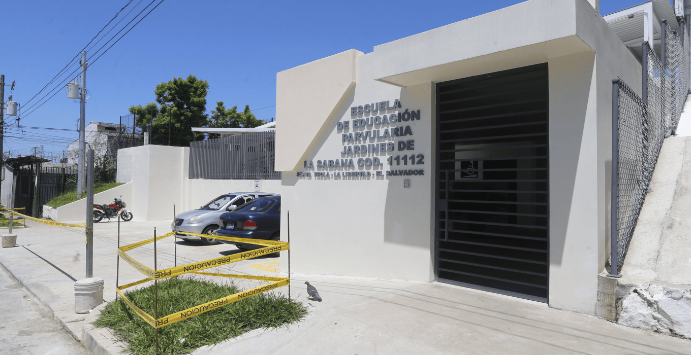Only 4 of 114 “Two Schools a Day” Projects Have Been Completed — Solo 4 proyectos de 114 de Dos escuelas por día han sido finalizados