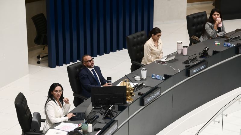 Legislative Assembly Ratifies Constitutional Amendments in a Single Night — Asamblea ratificó reformas constitucionales en la misma noche
