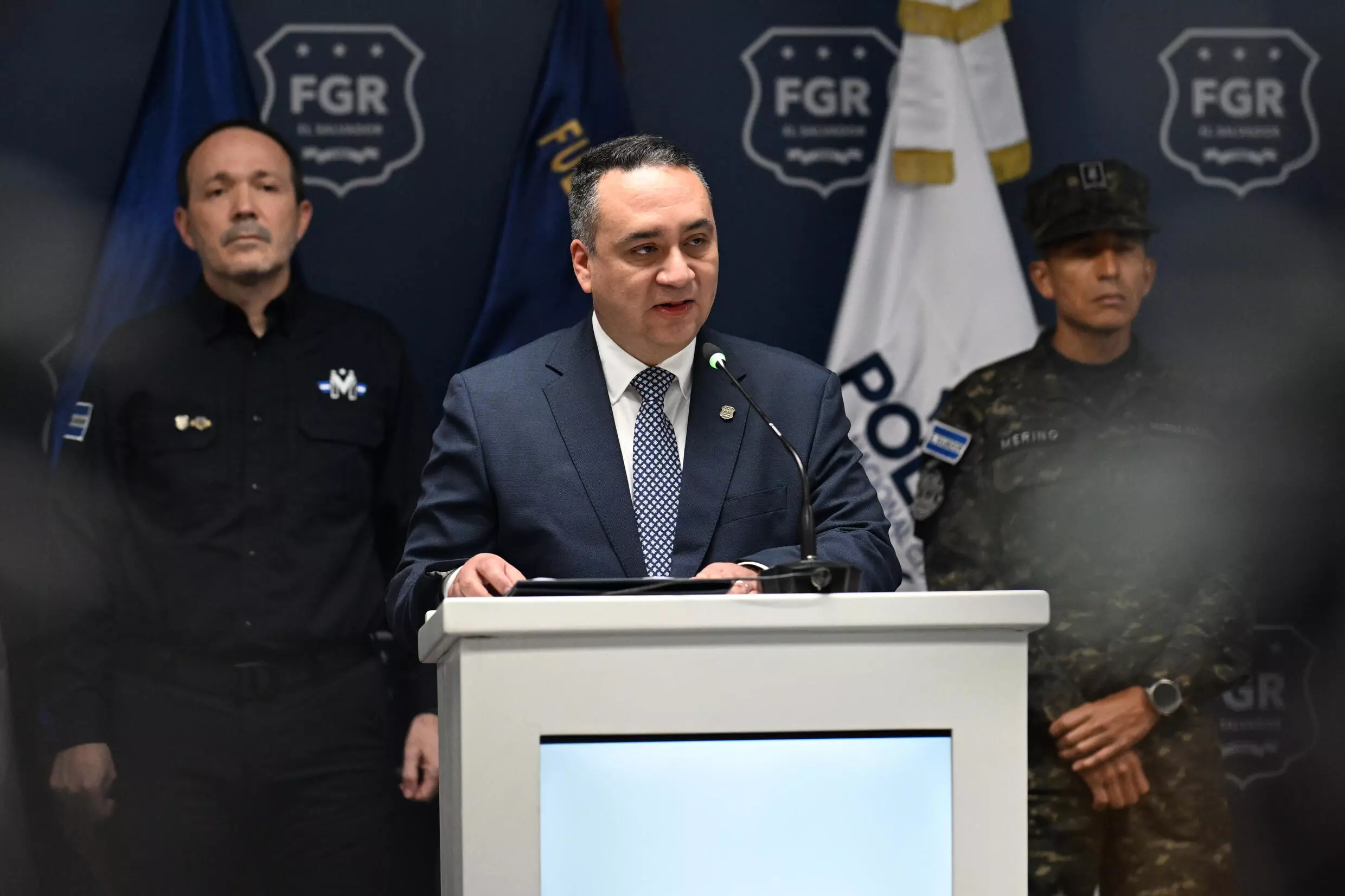 El Salvador plans 600 mass trials for suspected gang members — El fiscal de El Salvador prevé 600 juicios colectivos para presuntos pandilleros