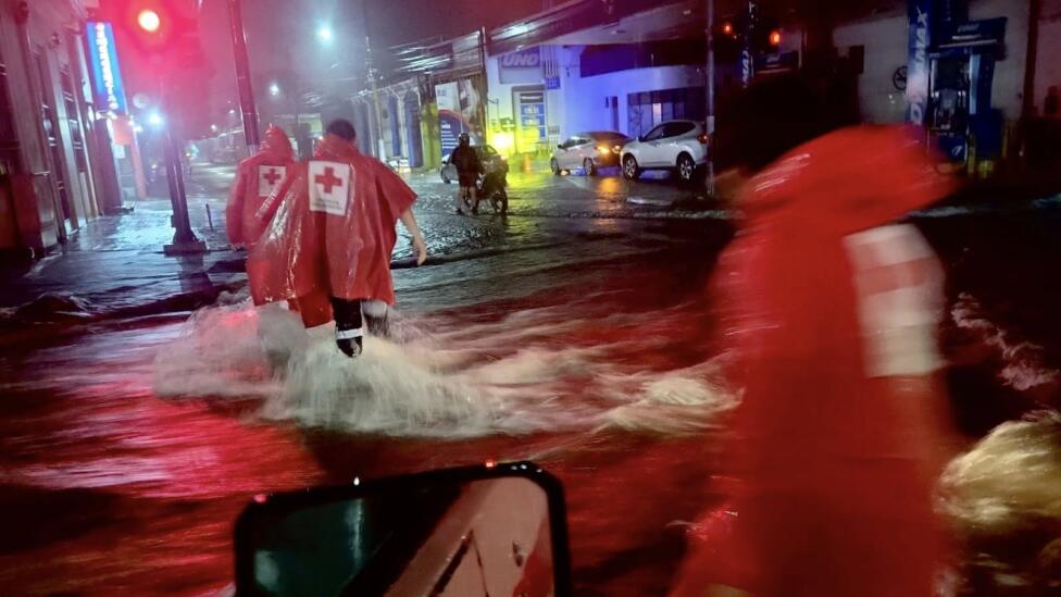 Government Projects Imperil Water Recharge Zone in El Salvador — Construcciones gubernamentales golpean zona hídrica en El Salvador
