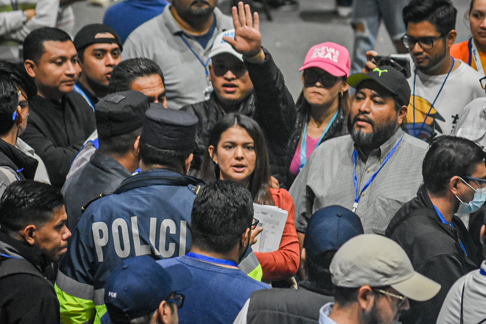 Former Vamos Councilwoman Wendy Alfaro Goes into Exile After Harassment — Exconcejal de Vamos Wendy Alfaro se exilia tras acoso