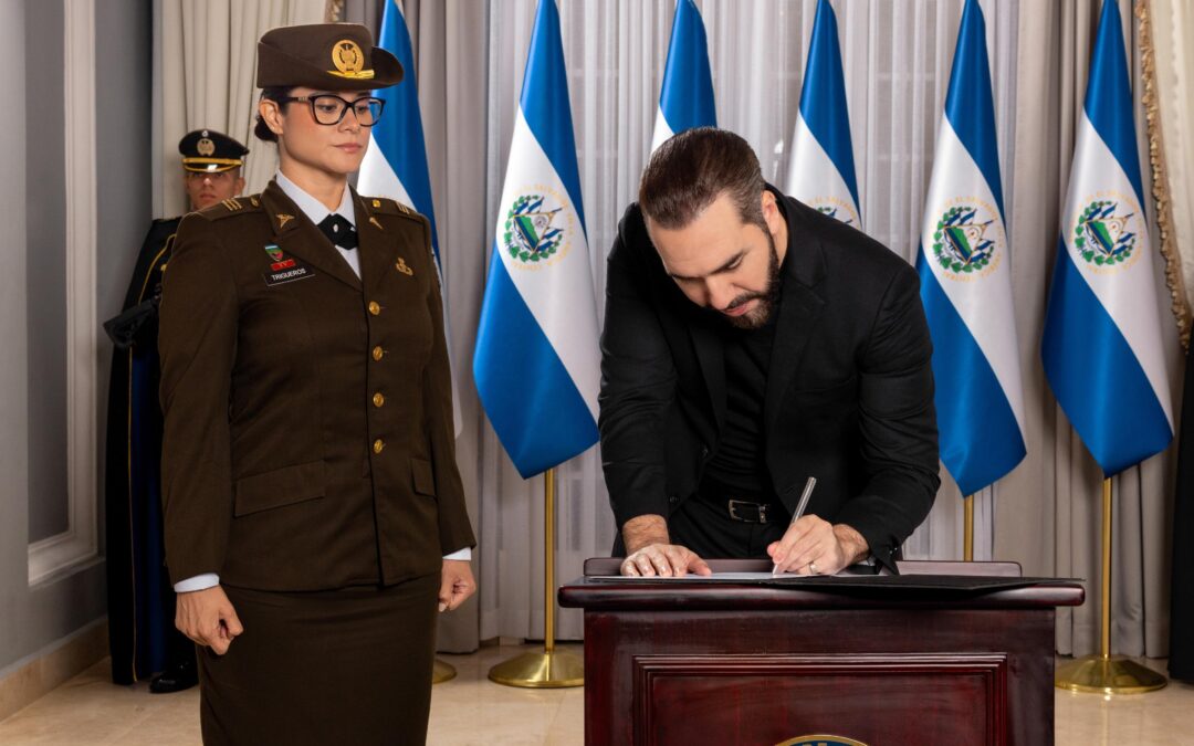 Military Officer to Head Education Ministry in El Salvador — Una militar dirigirá la educación en El Salvador