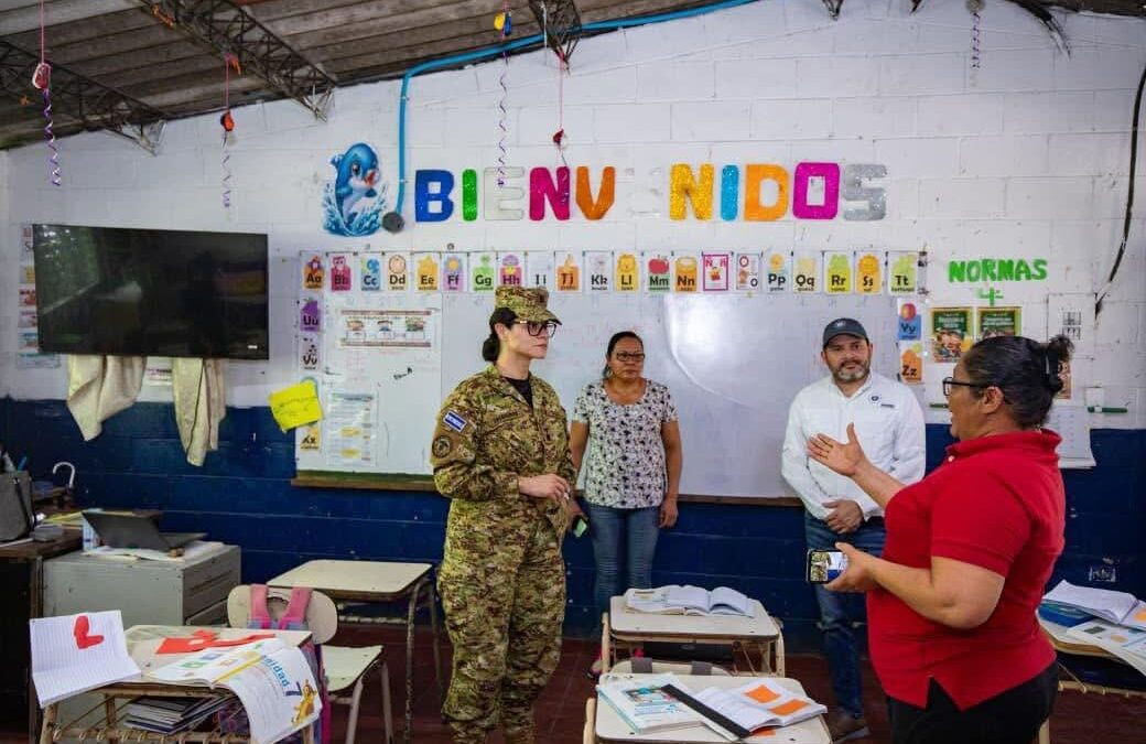 New Minister of Education Orders Verification of Students’ Uniforms and Hairstyles — Nueva ministra de Educación ordena verificar uniforme y peinados de los estudiantes