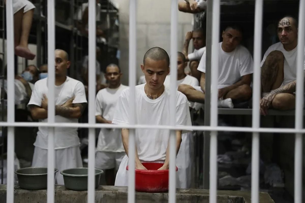 Cristosal Warns El Salvador Is Turning Pretrial Detention into “Anticipatory Punishment” — ONG Cristosal alerta que El Salvador convierte detención provisional en “pena anticipada”