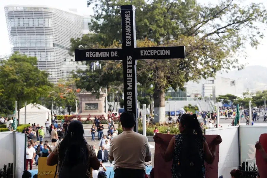 Report on Deaths During El Salvador’s State of Exception Reaches ICC — Un informe sobre las muertes durante el régimen de excepción en El Salvador llega a la CPI
