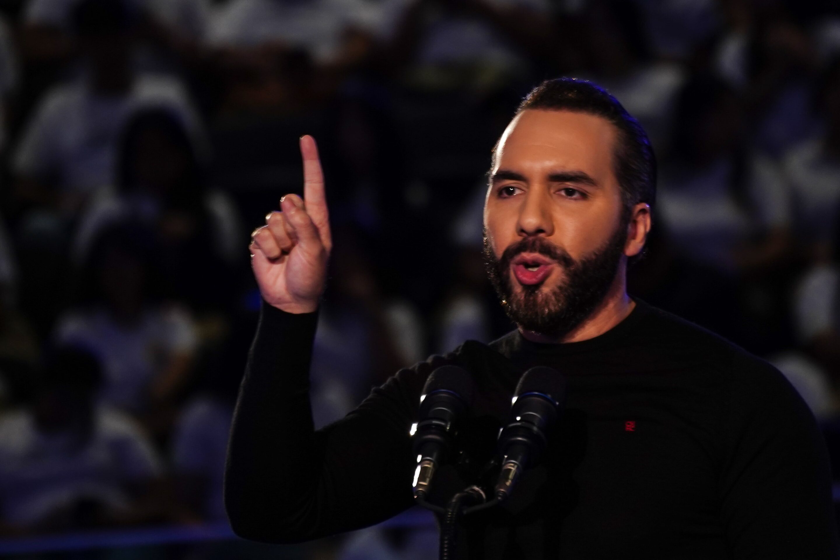 Reforms allowing Bukele to rule El Salvador indefinitely spark criticism — Las reformas que permiten a Bukele gobernar El Salvador indefinidamente desatan críticas