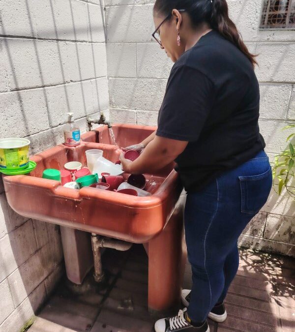 Domestic Workers: The Invisible Pillar of Thousands of Households in El Salvador — Las trabajadoras domésticas: el pilar invisible de miles de hogares en El Salvador