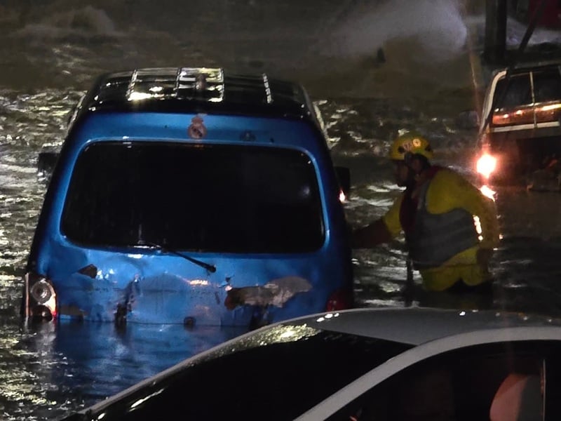 Rainfall Floods Streets, Damages Homes — Calles inundadas y daños en viviendas debido a la lluvia