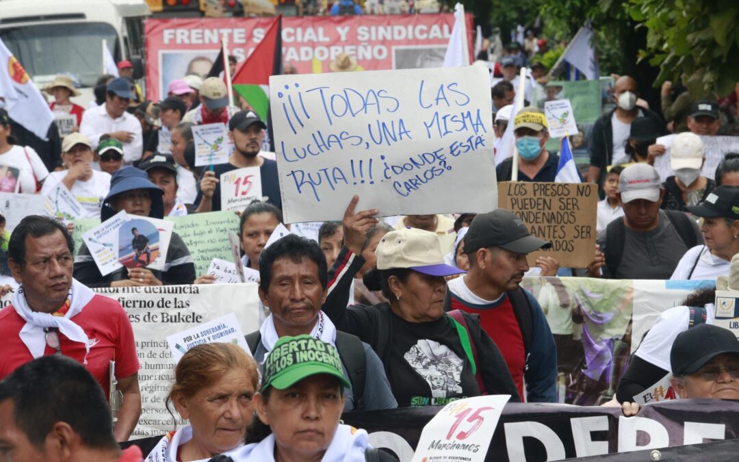 Civil Organizations March to Demand Judicial Independence, Freedom for Government Critics — Marcha de organizaciones civiles reclama independencia judicial y libertad para críticos del gobierno