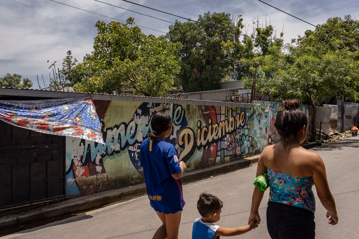 Bukele’s El Salvador Is Also Being Built by Dispossessing the Poorest — El Salvador de Bukele también se construye despojando a los más pobres