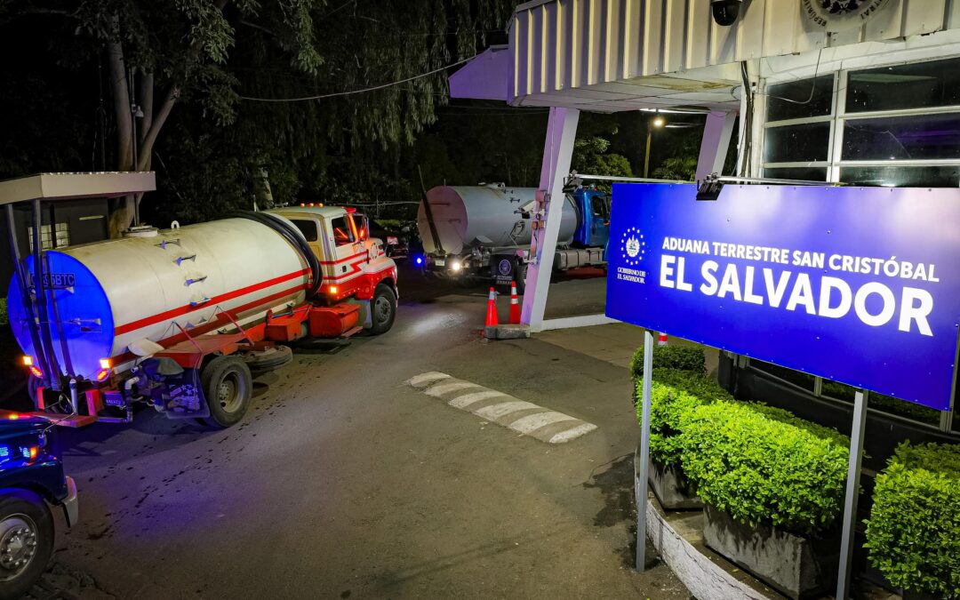 Bukele Government Contracts Fleet of Guatemalan Tanker Trucks Amid Water Crisis — Gobierno de Bukele contrata flota de camiones cisterna de Guatemala ante crisis de agua