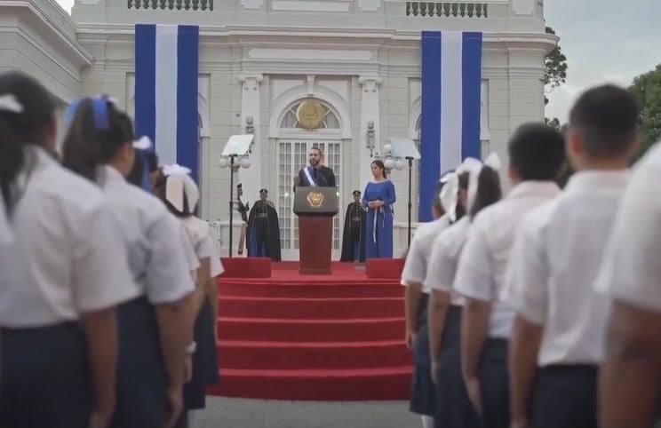 Bukele Defends His “Salvadoran Model” Without Disclosing Policies — Bukele defiende su «modelo salvadoreño» sin divulgar políticas