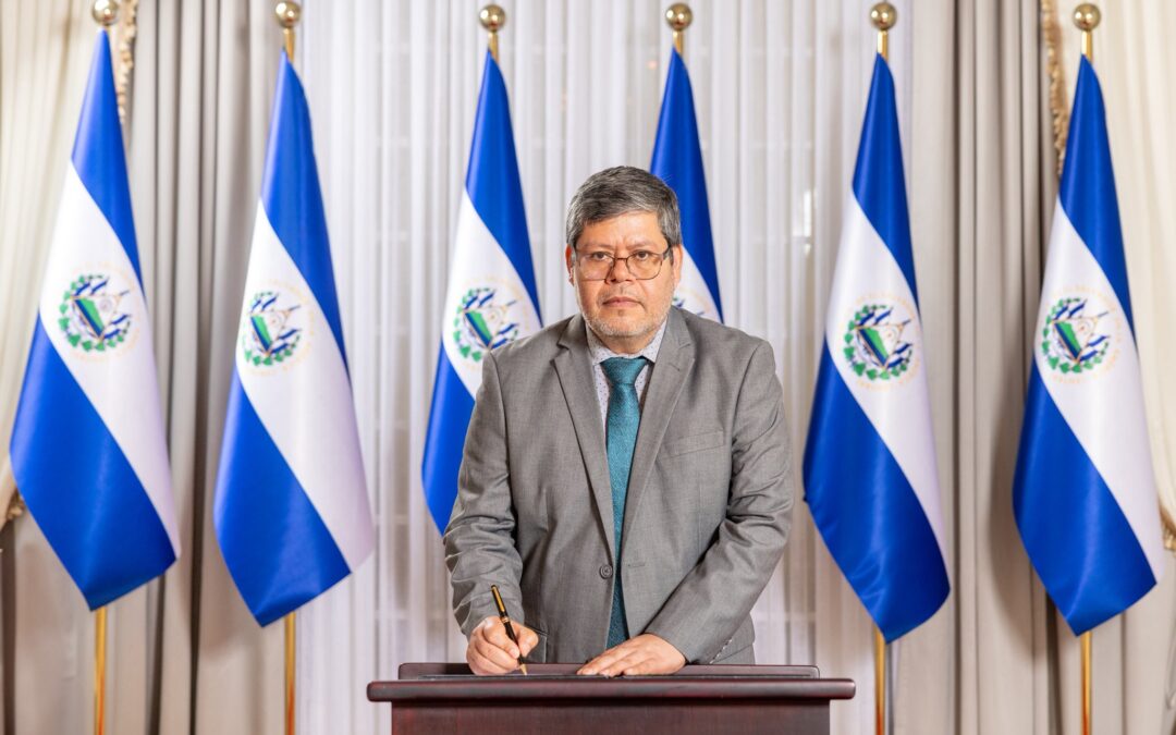 Dagoberto Arévalo Sworn In as New President of ANDA — Dagoberto Arévalo fue juramentado como nuevo titular de ANDA