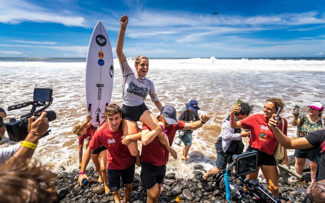‘World’s coolest dictator’ rides a surfing wave — El “dictador más cool del mundo” cabalga la ola del surf