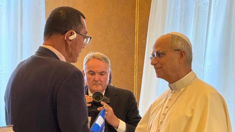 President of College of Physicians Meets with Pope Leo XIV — Presidente de Colegio Médico en audiencia con León XIV