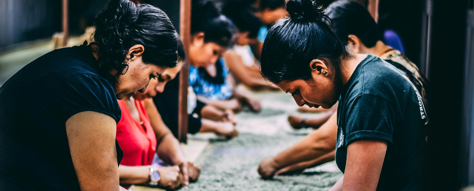 El Salvador’s crackdown on gang violence has failed to make life safer for women — La guerra contra las pandillas en El Salvador fracasa en hacer la vida más segura para las mujeres