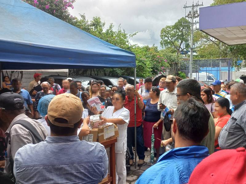 Confusion Persists for Rosales Patients Following Relocation of Specialized Services — Persiste confusión de pacientes del Rosales por traslado de especialidades