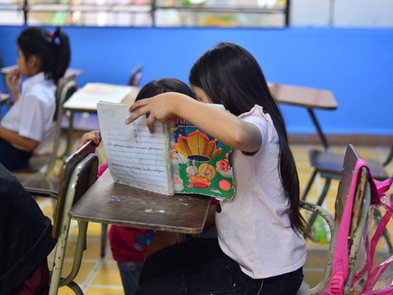 146,378 Children and Adolescents Out of School in El Salvador — Sin estudiar 146,378 niños y adolescentes en El Salvador