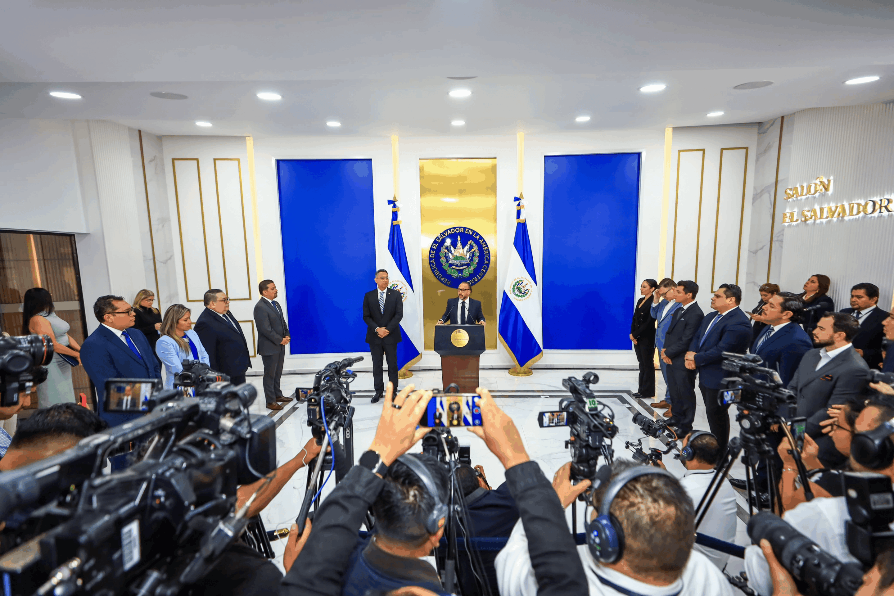 Government Seeks $892 Million More in 2026 Budget — Gobierno pide $892 millones más en presupuesto 2026
