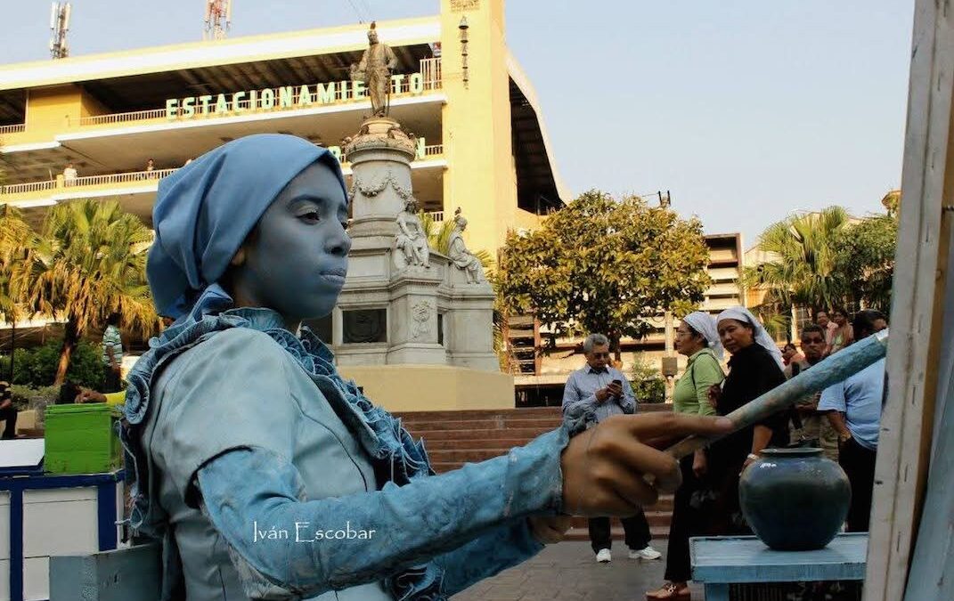 Is downtown San Salvador no longer a place for grassroots artists to express themselves? — ¿El centro de San Salvador ya no es un espacio de expresión para los artistas populares?