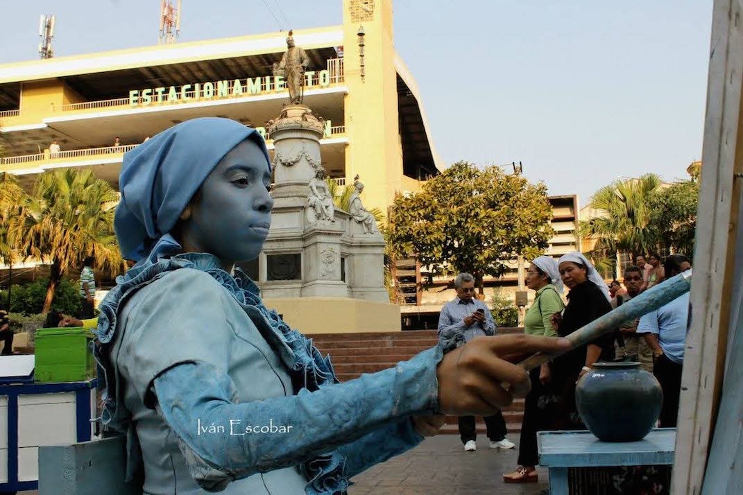 Is downtown San Salvador no longer a place for grassroots artists to express themselves? — ¿El centro de San Salvador ya no es un espacio de expresión para los artistas populares?