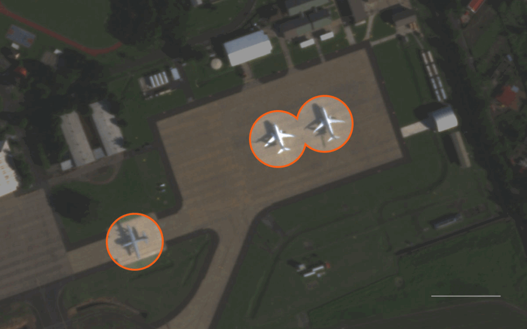 U.S. Sends Attack Aircraft to El Salvador Amid Regional Troop Buildup — Estados Unidos envía aviones de ataque a El Salvador en medio de un despliegue regional de tropas