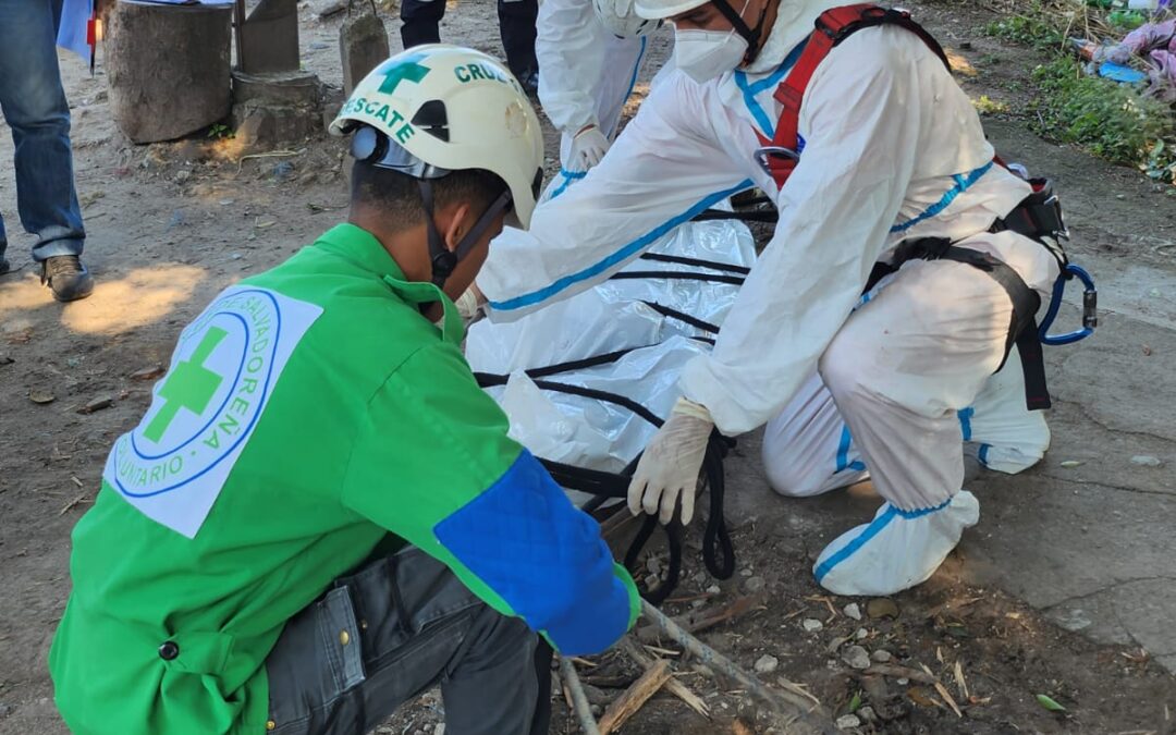 Man’s Body Found in Ravine in Sierra Morena, Soyapango — Encuentran cadáver de un hombre en una quebrada de Sierra Morena, Soyapango