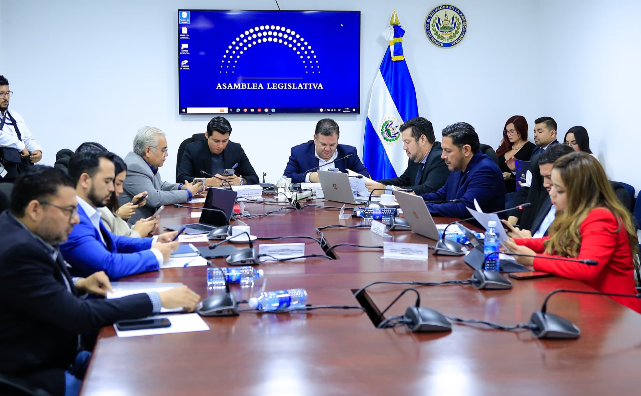 Lawmakers Greenlight $649 Million in Debt in 38 Minutes — Relato: Diputados avalan $649 millones de deuda en 38 minutos