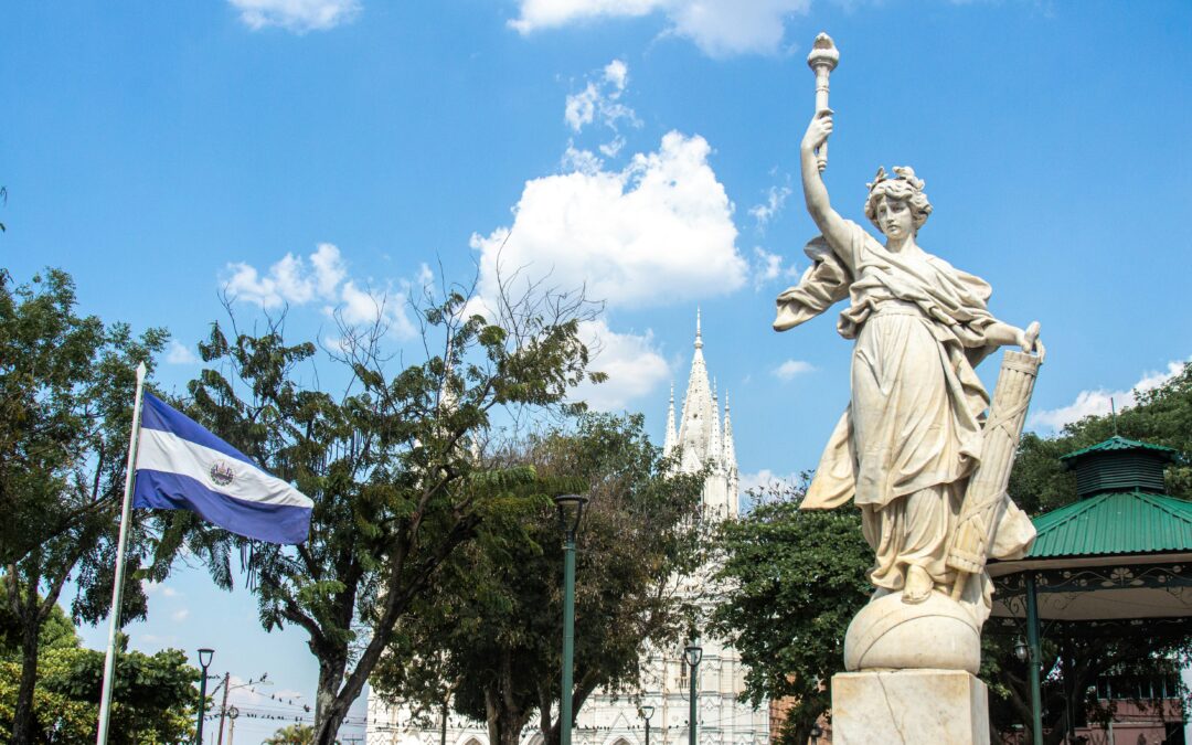 The Fragility of Appeal of Authoritarianism in El Salvador — La fragilidad del atractivo del autoritarismo en El Salvador