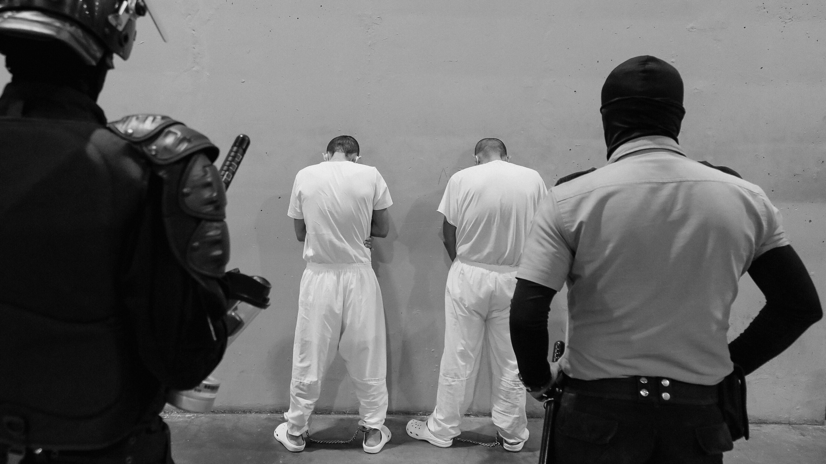 What the Deported Venezuelans Went Through in El Salvador — El calvario que vivieron los venezolanos deportados en El Salvador