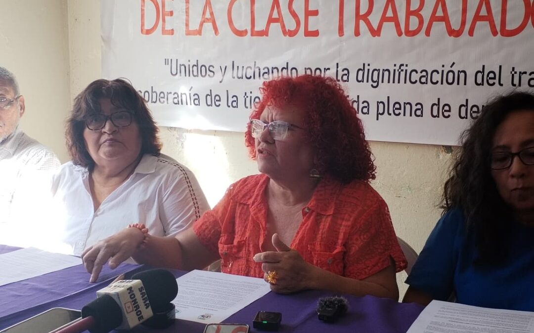 Health Workers Denounce Pressure to Quit Unions — Denuncian presión a staff sanitario para abandonar sindicatos