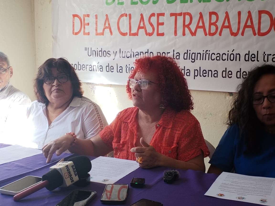 Health Workers Denounce Pressure to Quit Unions — Denuncian presión a staff sanitario para abandonar sindicatos