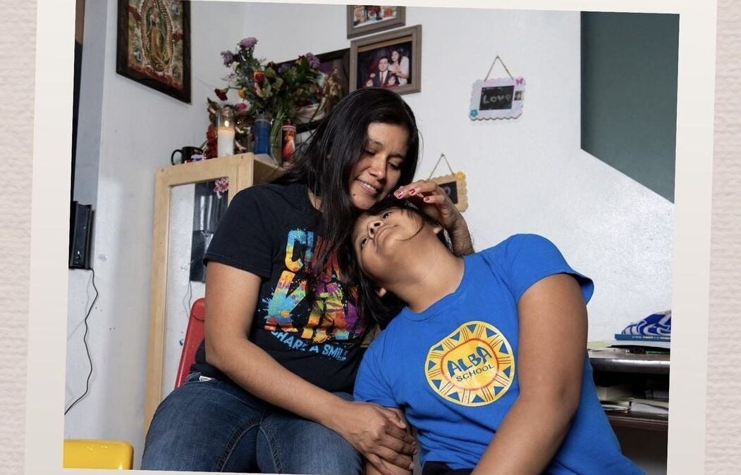 From El Salvador to Milwaukee and Back: The Winding Journey of a Woman Seeking Safety — De El Salvador a Milwaukee y de vuelta: La tortuosa travesía de una mujer en busca de seguridad