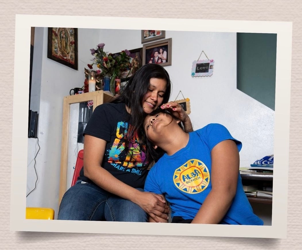 From El Salvador to Milwaukee and Back: The Winding Journey of a Woman Seeking Safety — De El Salvador a Milwaukee y de vuelta: La tortuosa travesía de una mujer en busca de seguridad