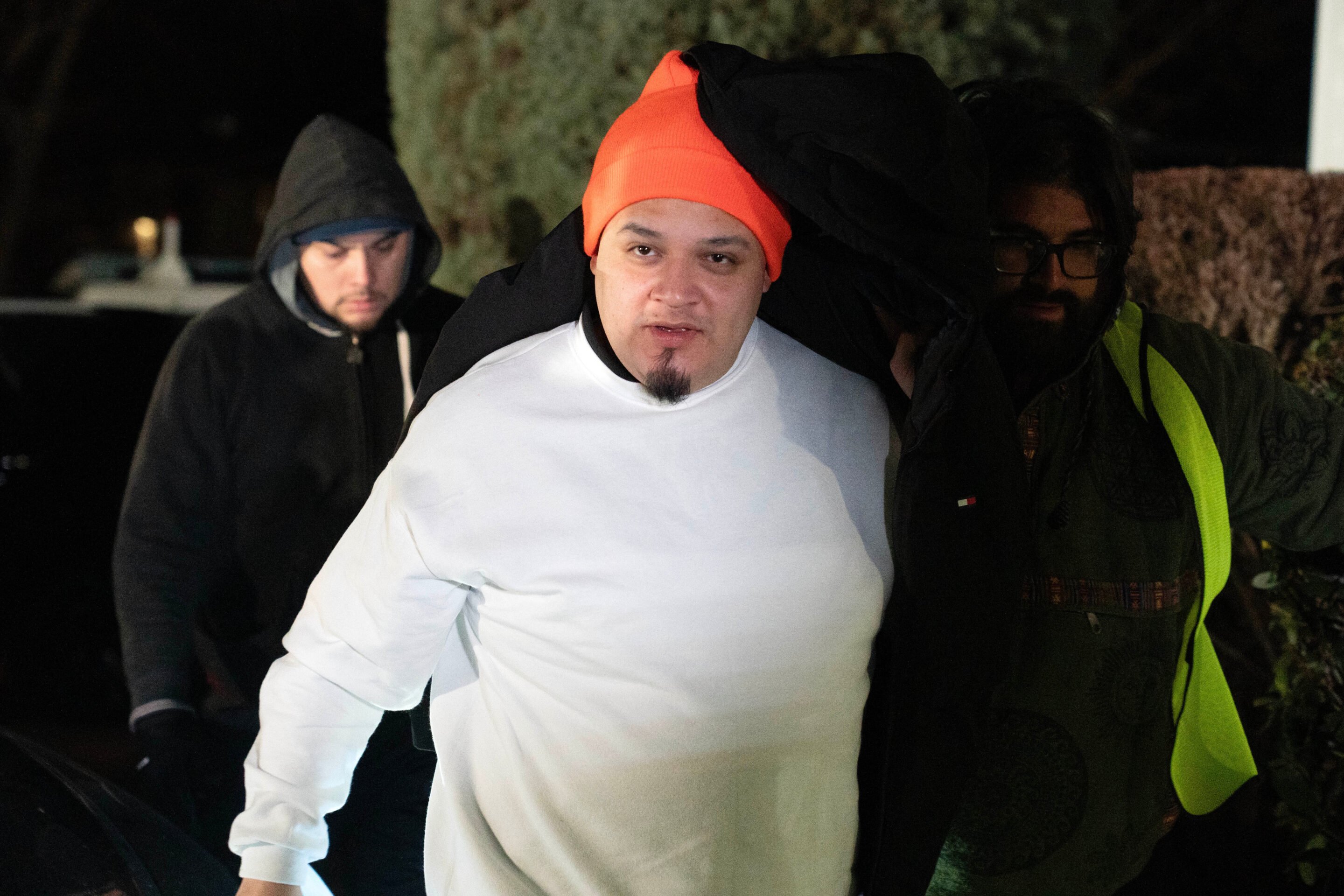 Kilmar Abrego Garcia freed from federal immigration detention on judge’s order and returns home — Kilmar Abrego Garcia sale en libertad de un centro de detención migratoria federal por orden judicial y regresa a su hogar