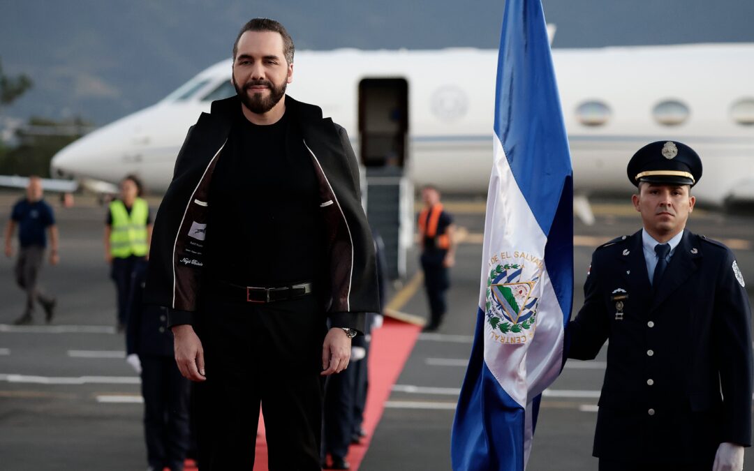 Bukele Arrives in Costa Rica to Break Ground on High-Security Prison Inspired by His Gang Megajail — Bukele llega a Costa Rica para auspiciar una prisión de alta seguridad inspirada en su megacárcel para pandilleros