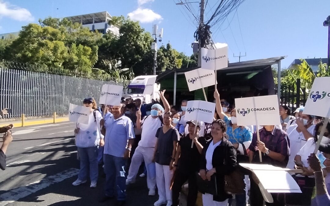 Dismissed Rosales Workers Demand Severance Pay Before Legislative Assembly — Despedidos del Rosales exigen indemnización ante la Asamblea Legislativa