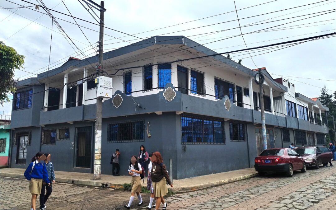 Students to Begin Third Consecutive Year of Classes in Apaneca Hotel — Estudiantes iniciarán por tercer año consecutivo sus clases en hotel de Apaneca