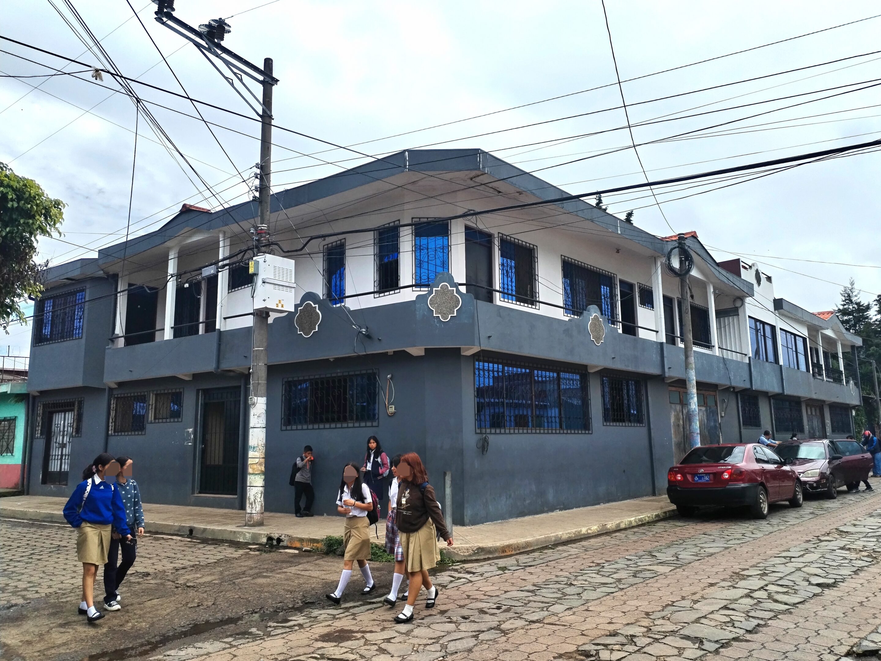 Students to Begin Third Consecutive Year of Classes in Apaneca Hotel — Estudiantes iniciarán por tercer año consecutivo sus clases en hotel de Apaneca